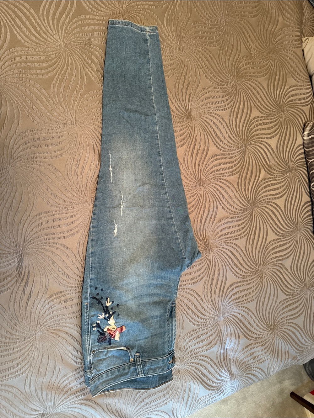Light Blue Floral Embroidered Skinny Jeans for Women - Picture 4 of 6